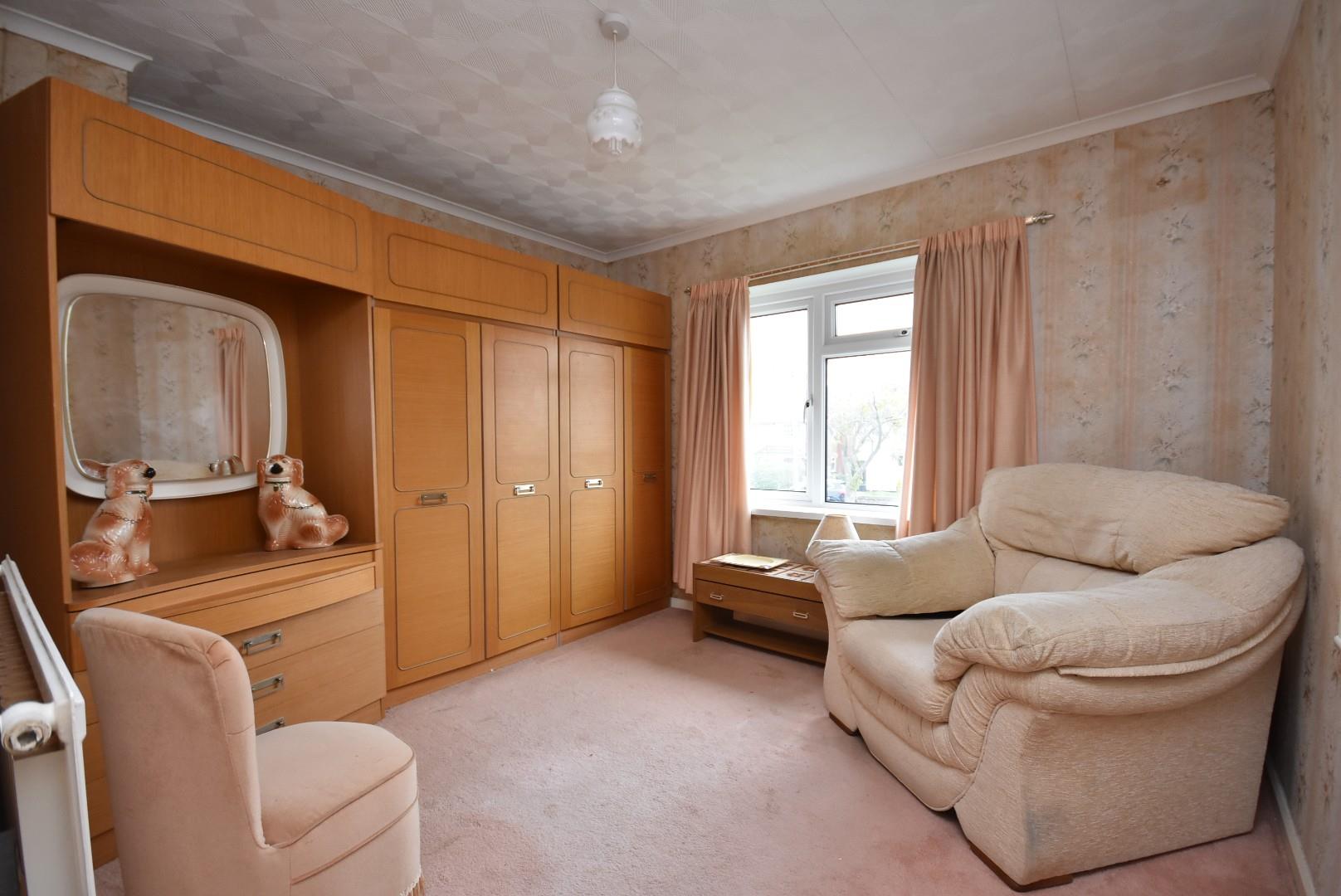 32 Laburnum Way, Penarth, CF64 3NF